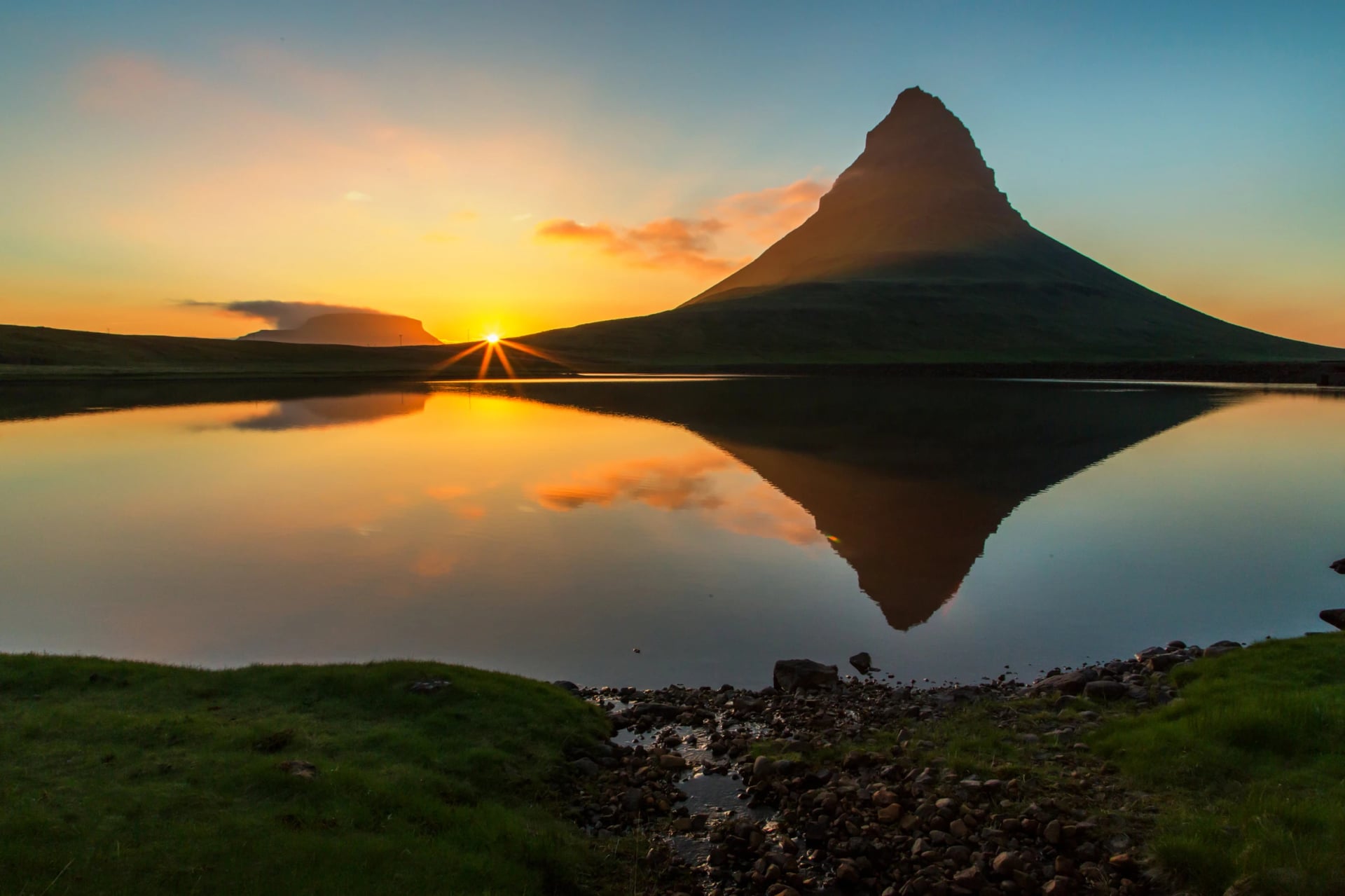 Coucher de soleil de minuit en Islande